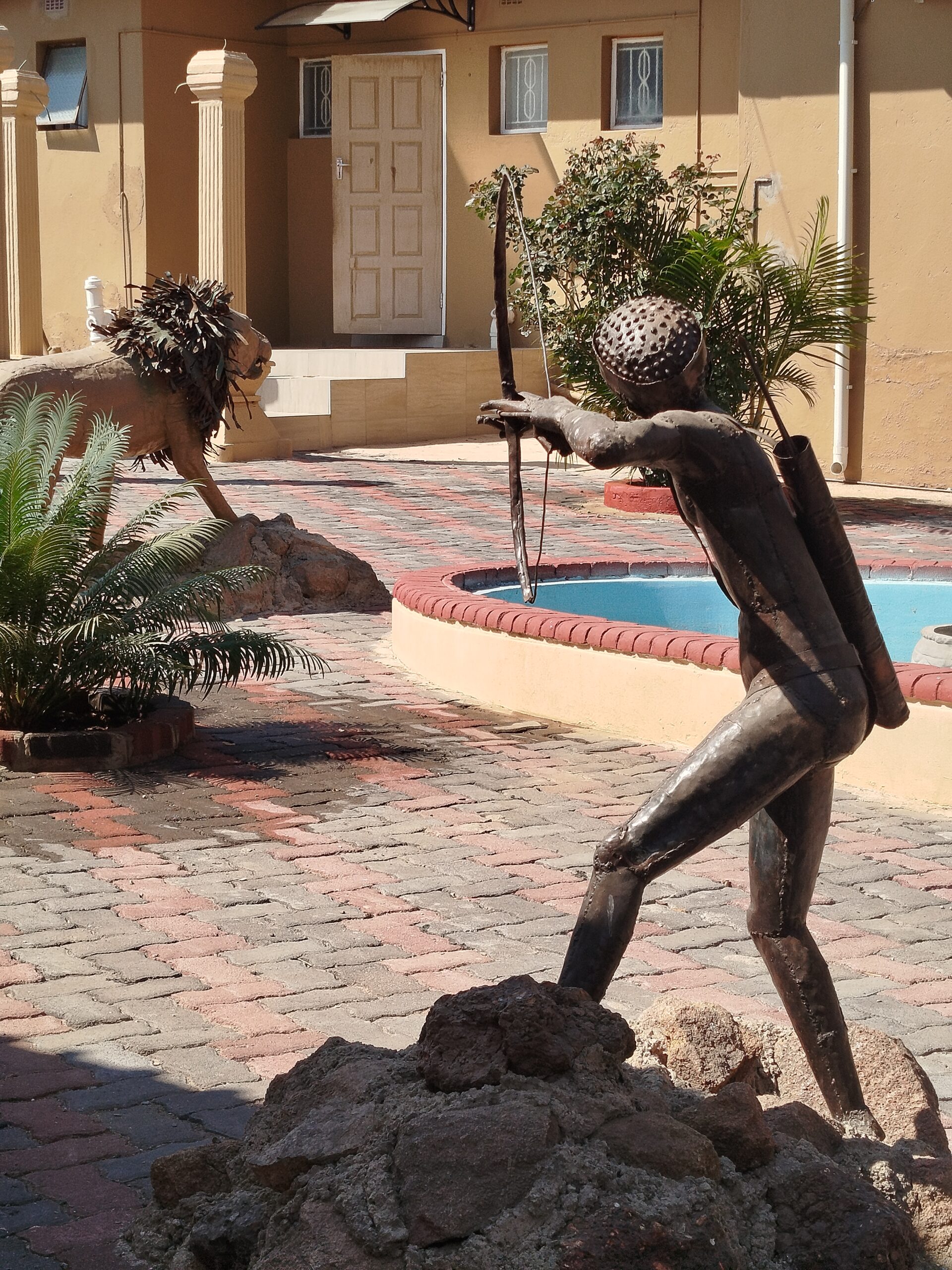 Sculpture hunter and Lion